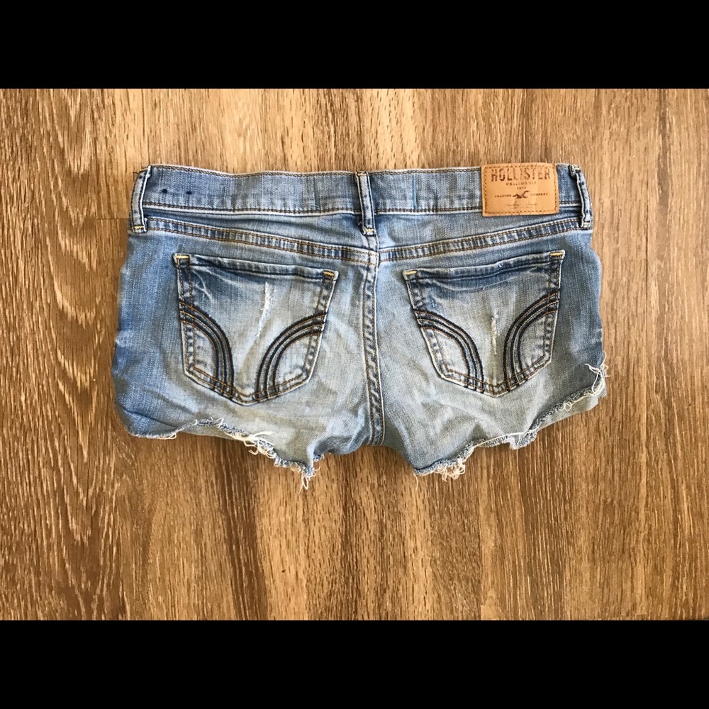 Hollister Jean Shorts - Picture 2 of 2